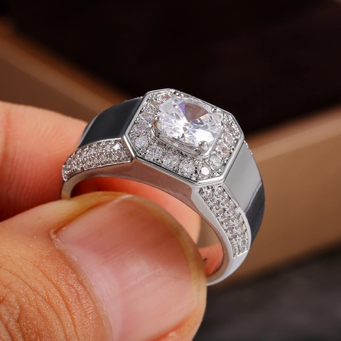 Exquisiter Herrenring Luxus Zirkonia Versilbertes Kupfer Hip Hop Icy Stil Großer Rundschliff Stein Statement Schmuck