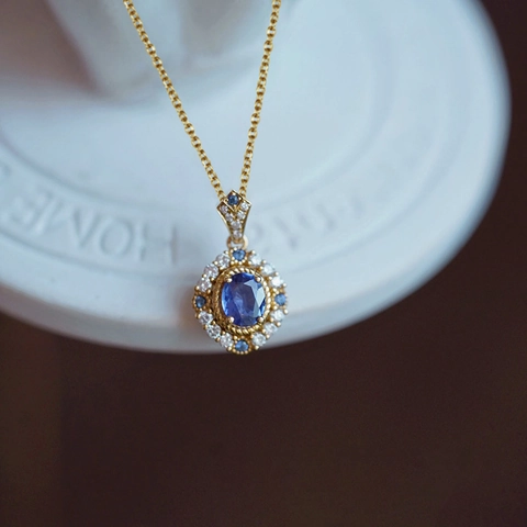 Vintage Royal Court Style Oval Blue Gemstone Pendant Necklace Luxury Copper Cubic Zirconia Jewelry For Women