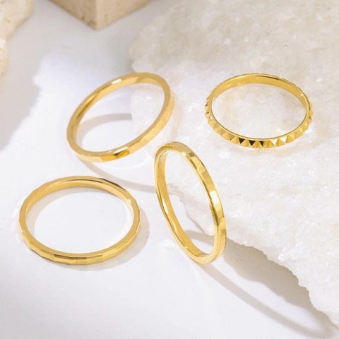 Minimalist Stainless Steel Faceted Ring For Women Gold Plated Geometric Pyramid Hammered Texture Stackable Band Ring Jewelry
