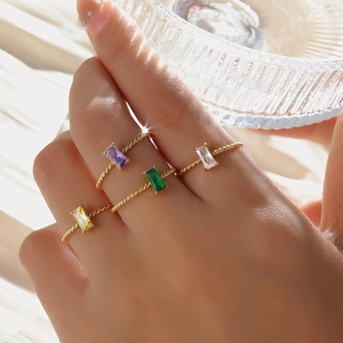 Anello in Acciaio Inossidabile con Corda Intrecciata da Donna Placcato Oro Rettangolo Taglio Smeraldo Zirconia Colorata Gioielli di Moda Anello da Dito