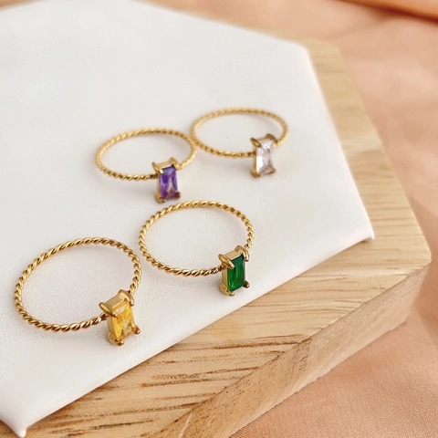 Anello in Acciaio Inossidabile con Corda Intrecciata da Donna Placcato Oro Rettangolo Taglio Smeraldo Zirconia Colorata Gioielli di Moda Anello da Dito