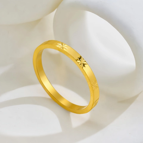 Anillo Vintage 2mm de Acero Inoxidable Grabado con Rayos de Estrella Chapado en Oro para Mujer Joyería Minimalista Corte Diamante