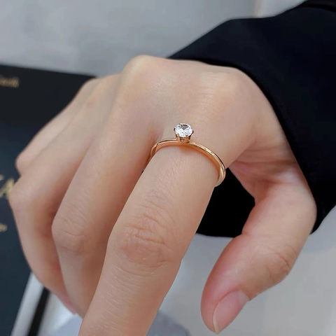 Minimalist Stainless Steel Six-Prong Solitaire Ring For Women Korean Style Rose Gold Silver Plated Rhinestone Finger Ring Engagement Jewelry Gift