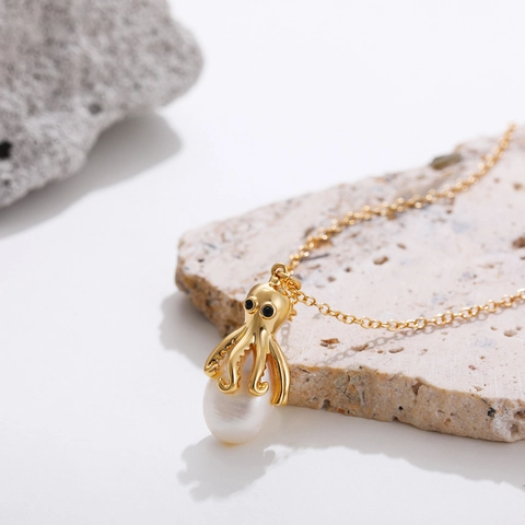 Gold Stainless Steel Octopus Jellyfish Pendant Necklace Natural Pearl Baroque Style Clavicle Chain Fashion Jewelry