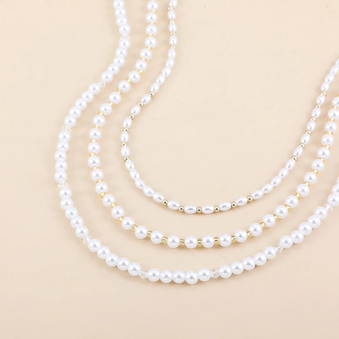 Collier Élégant en Künstliche Perles d'Imitation pour Femmes Collier Choker Multicouche à Künstliche Perles Dorées pour Mariage Bijoux Ajustables