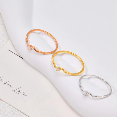 Minimalist Stainless Steel Wavy Band Ring For Women Single Zirconia Inlaid Gold Rose Gold Steel Finger Ring Jewelry Gift