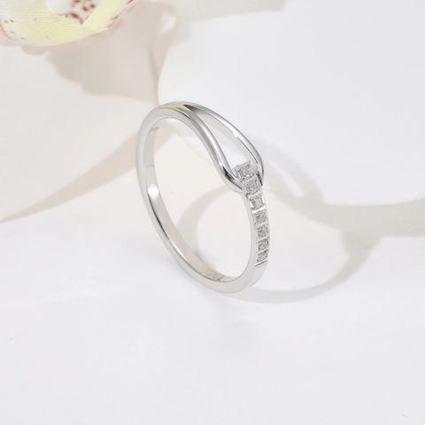 Minimalist Geometric U-Shaped Stainless Steel Zirconia Ring For Women Elegant Intertwined Cross Over Fashion Jewelry Daily Party Wear
