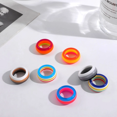 Vintage Y2K Colorful Striped Resin Rings For Women Dopamine Aesthetic Chunky Plain Band Rings Niche Index Finger Jewelry