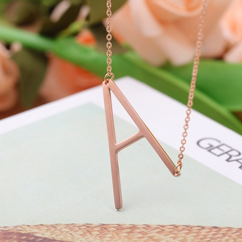 Minimalist Rose Gold Stainless Steel Alphabet Letter Pendant Necklace For Women Fashion Commuter Polished Metal Jewelry