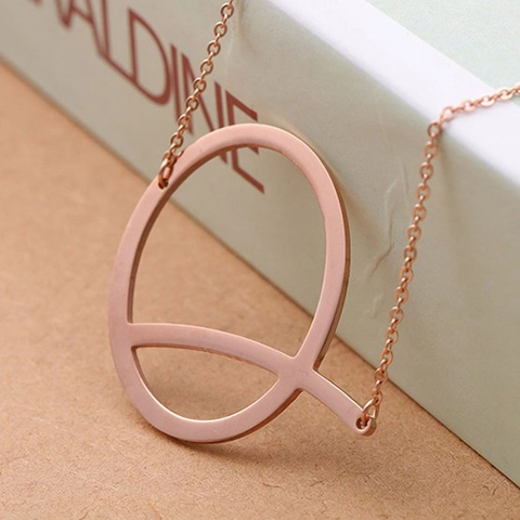 Minimalist Rose Gold Stainless Steel Alphabet Letter Pendant Necklace For Women Fashion Commuter Polished Metal Jewelry