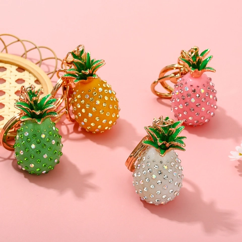Llavero de Piña de Aleación de Moda con Diamantes de Imitación Brillantes Forma de Fruta con Hojas de Esmalte Colgante de Bolso