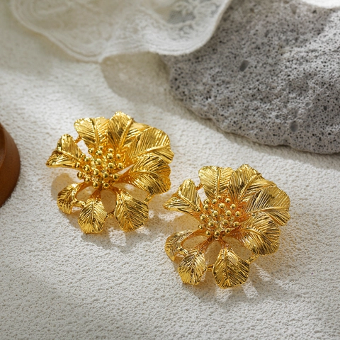 Gouden Bloem Oorknopjes voor Vrouwen Zinklegering 18K Verguld Grove Florale Statement Oorbellen Vintage Boutique Sieraden