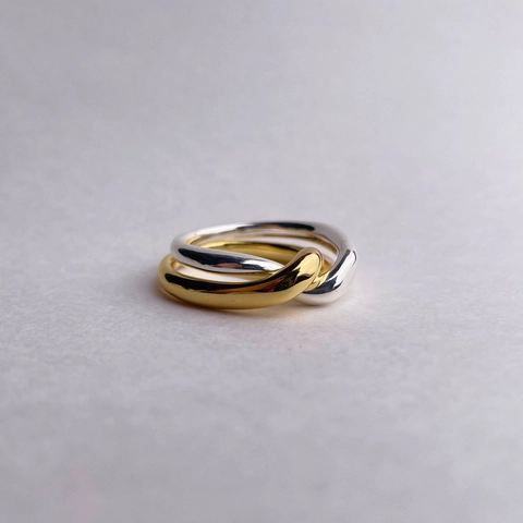 18K Gold Silver Two Tone Twisted Mobius Double Ring For Women Men Minimalist Geometric Interlocking Finger Ring Fashion Jewelry