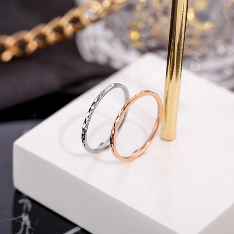 Anillo Minimalista Fino de 1mm de Acero Inoxidable con Corte de Diamante para Mujer Oro Rosa Oro Plata Anillo Geométrico