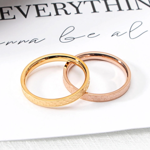 Minimalistischer Titanstahl Karomuster Ring Für Damen 18K Vergoldet Koreanischer Stil Mode Schmuck Fingerring Geschenk