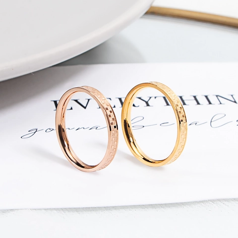 Minimalistischer Titanstahl Karomuster Ring Für Damen 18K Vergoldet Koreanischer Stil Mode Schmuck Fingerring Geschenk