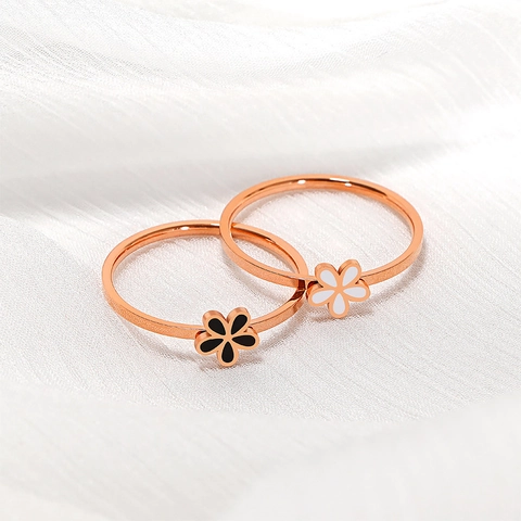 Elegant Daisy Flower Stainless Steel Ring For Women Sweet Enamel Black White Floral Rose Gold Thin Band Ring Jewelry Gift
