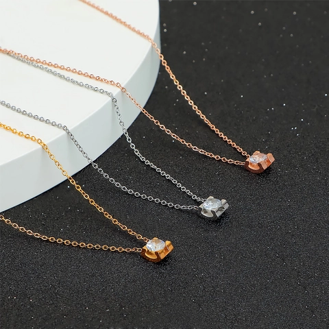 Minimalist Titanium Steel Pendant Necklace 18K Rose Gold Plated Square Four Claw Rhinestone Clavicle Chain Jewelry For Women
