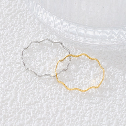 Anello a Onda in Acciaio al Titanio Minimalista per Donna Placcato Oro 18K Sottile Anello a Fascia Impilabile Gioielli di Moda
