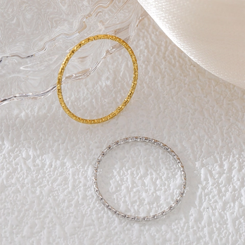Anello Martellato in Acciaio al Titanio Minimalista Donna Uomo Placcato Oro Argento Texture Cielo Stellato Anello Sottile