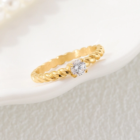 Mode Twist Titanstahl Ring Rund Zirkonia Vierklauen-Fassung Gold Silber Eingelegter Fingerring Für Damen Alltagsschmuck