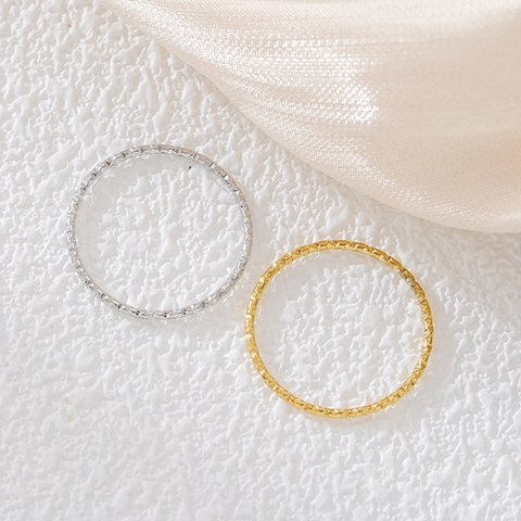 Anello Martellato in Acciaio al Titanio Minimalista Donna Uomo Placcato Oro Argento Texture Cielo Stellato Anello Sottile