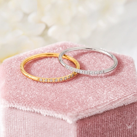 Minimalistischer Titanstahl Zirkonia Feiner Ring 18K Gold Silber Plattiert Stapelbarer Reihen Zirkon Ringe Für Damen