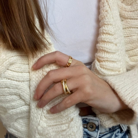 Bague Croisée en Cuivre Plaqué Or 18K avec Zirconia pour Femme Bijoux Anneau Éternité Multicouche Minimaliste avec Micro Pave CZ