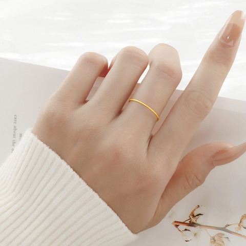 Minimalistischer Titanstahl Sandgestrahlter Bandring Für Damen Ultradünner Mattierter Hautfreundlicher Stapelbarer Fingerring Eleganter Täglicher Schmuck