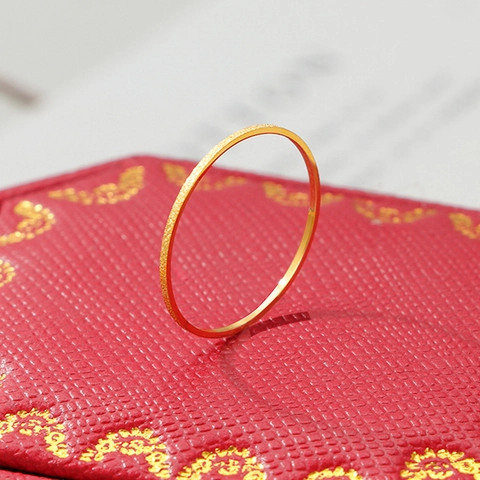 Minimalistischer Titanstahl Sandgestrahlter Bandring Für Damen Ultradünner Mattierter Hautfreundlicher Stapelbarer Fingerring Eleganter Täglicher Schmuck