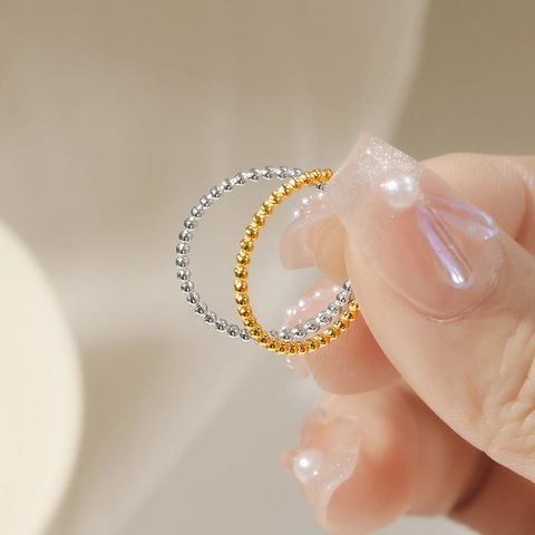 Anello di Perle d'Oro in Acciaio al Titanio per Donna Moda Placcato Oro 18K Minimalista Sottile Anello a Perline Gioielli