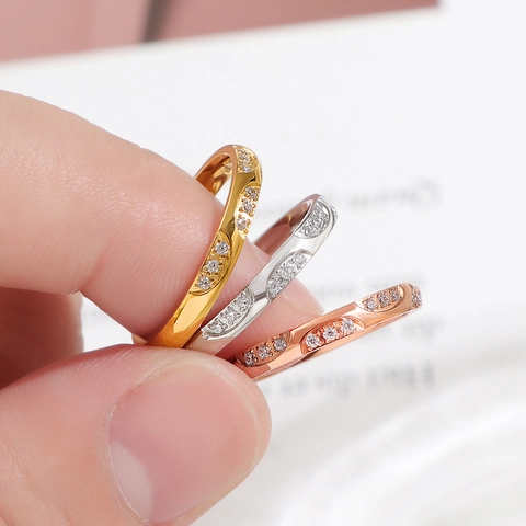 Minimalistischer Titanstahl Wellenring Mit Strass Für Damen Gold Silber Roségold Galvanisch Eingelegte Kristall Ring Schmuck Geschenk