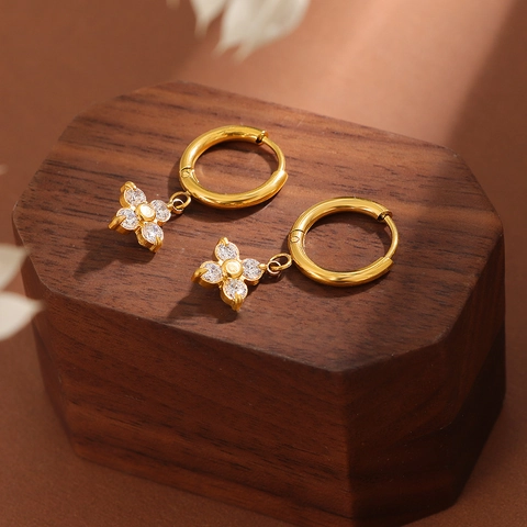 Elegantes Pendientes Colgantes de Trébol de Cuatro Hojas de Acero Inoxidable para Mujer Joyería Floral de Circón Chapado en Oro