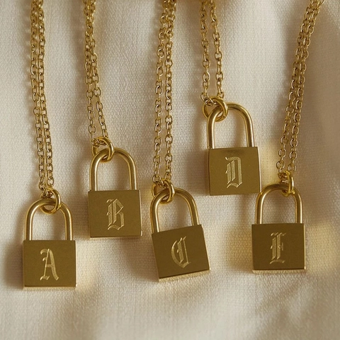 Collier Pendentif Cadenas avec Lettre Initiale Gothique en Acier Inoxydable pour Femmes Hommes Or Argent Bijoux Vintage Hip Hop