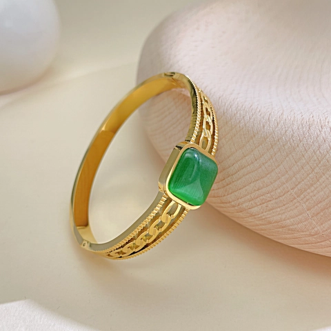 Vintage Stainless Steel Bangle For Women Gold Plated Green Square Gemstone Hollow Woven Pattern Retro Fashion Jewelry Accessory