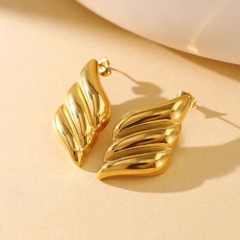 Stainless Steel Wavy Pleated Stud Earrings For Women 18K Gold Plated Waterproof Feather Shape Fashion Metal Ear Jewelry