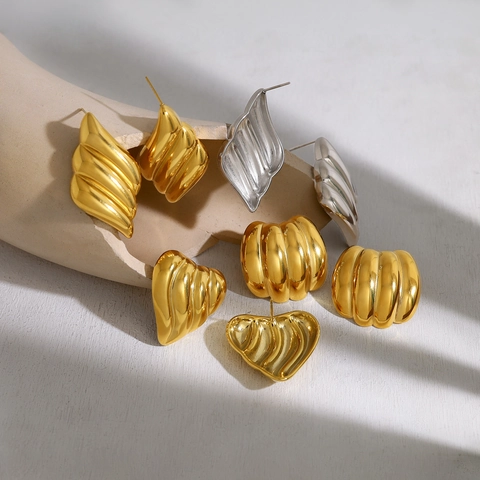 Moderne Geometrische Roestvrijstalen Oorknopjes Voor Vrouwen 18K Verguld Hart Gegolfde Getextureerde Metalen Oorbellen Sieraden