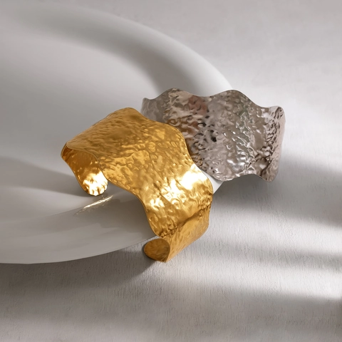 Mode Breed Gehamerd Manchete Armband Voor Vrouwen Roestvrij Staal Goud Zilver Verguld Onregelmatige Golvende Rand Sieraad