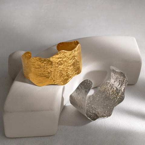 Mode Breed Gehamerd Manchete Armband Voor Vrouwen Roestvrij Staal Goud Zilver Verguld Onregelmatige Golvende Rand Sieraad