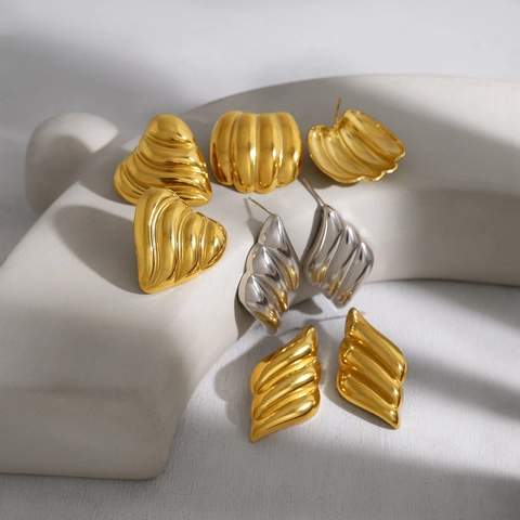 Moderne Geometrische Roestvrijstalen Oorknopjes Voor Vrouwen 18K Verguld Hart Gegolfde Getextureerde Metalen Oorbellen Sieraden