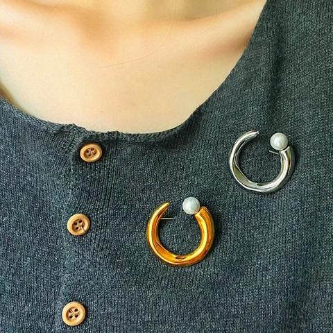 Minimalist Stainless Steel C-Shaped Brooch With Artificial Pearl Irregular Wavy Geometric Pin For Women Fashion Jewelry