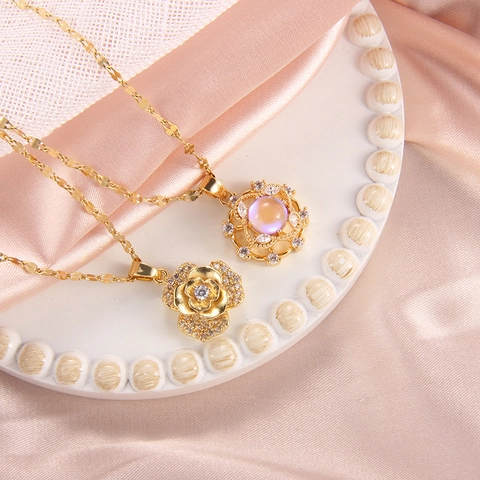 Rotating Flower Pendant Necklace For Women Titanium Steel Inlaid Rhinestone Kinetic Rotating Floral Clavicle Chain Jewelry