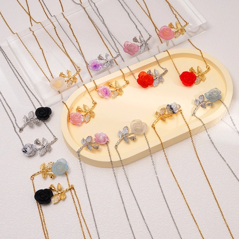 Elegante Koperen Rozenbloem Hanger Halsketting Voor Vrouwen Luxe Strass Ingelegde Sleutelbeenketting Mode Sieraden Cadeau