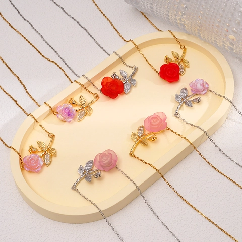 Elegante Koperen Rozenbloem Hanger Halsketting Voor Vrouwen Luxe Strass Ingelegde Sleutelbeenketting Mode Sieraden Cadeau