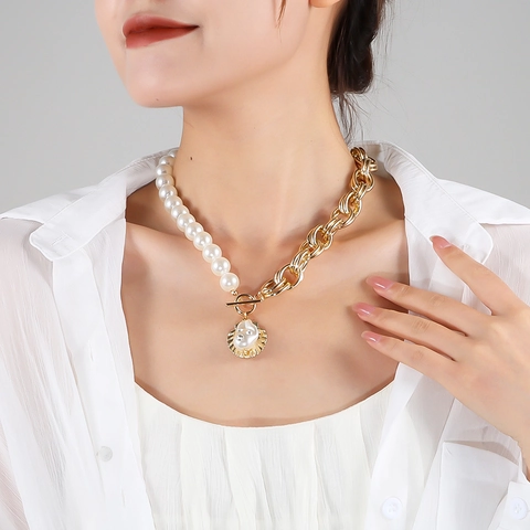 Collana in Lega Asimmetrica di Moda per Donna Giunzione di Perle Artificiali Collana a Catena in Metallo Ciondolo a Conchiglia Gioielli