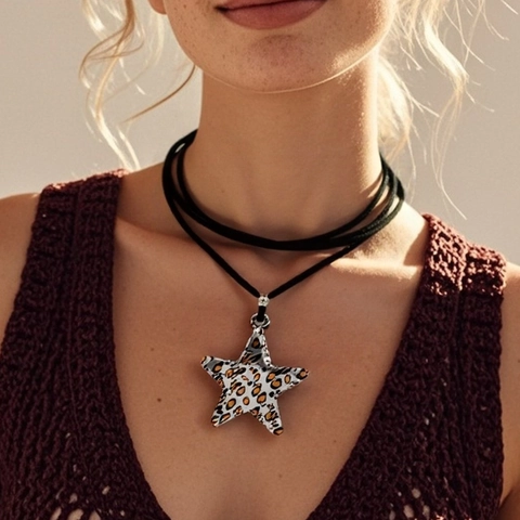 Collier Long Réglable avec Pendentif Nœud Étoile Imprimé Léopard Vintage pour Femme Bijoux Rétro Élégant Accessoire Choker Cravate