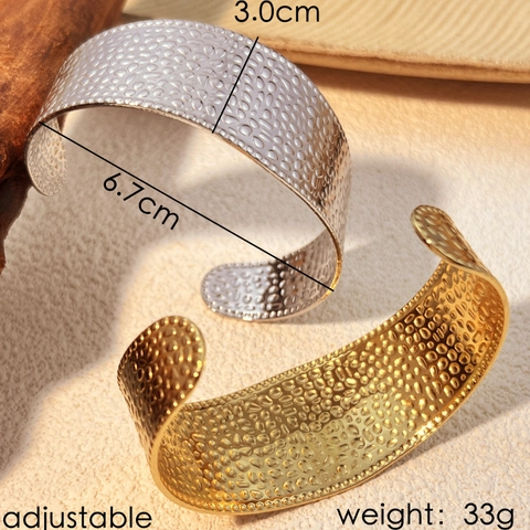 Minimalistisches C-Förmiges Offenes Manschettenarmband Aus Edelstahl Für Damen Gehämmerte Kieselstein-Textur Verstellbarer Breiter Modeschmuck