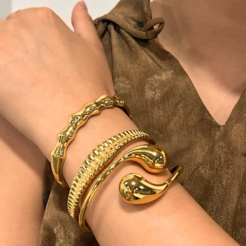 Retro Edelstahl Vergoldet Offener Armreif Für Damen Wassertropfenform Geometrische Streifentextur Luxus Mode Schmuck