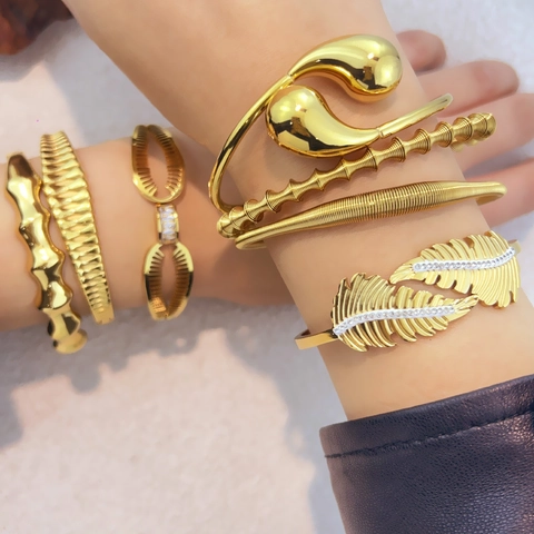 Bracciale Rigido Vintage in Acciaio Inossidabile Placcato Oro 18K per Donna Strass Piuma Goccia d'Acqua Polsino Aperto Gioielli di Moda
