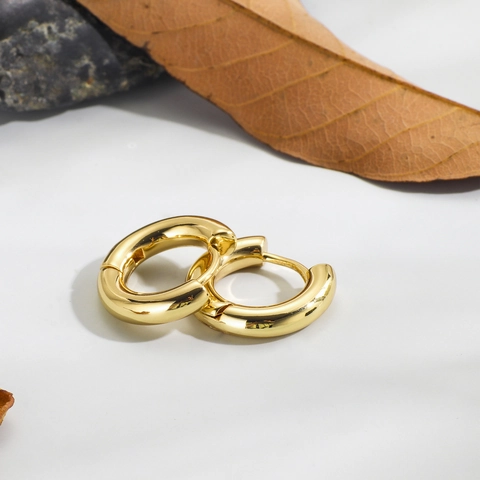 Chunky Hoop Earrings For Women Minimalist 18K Gold Plated Copper Round Geometric Huggie Earrings Daily Fashion Jewelry